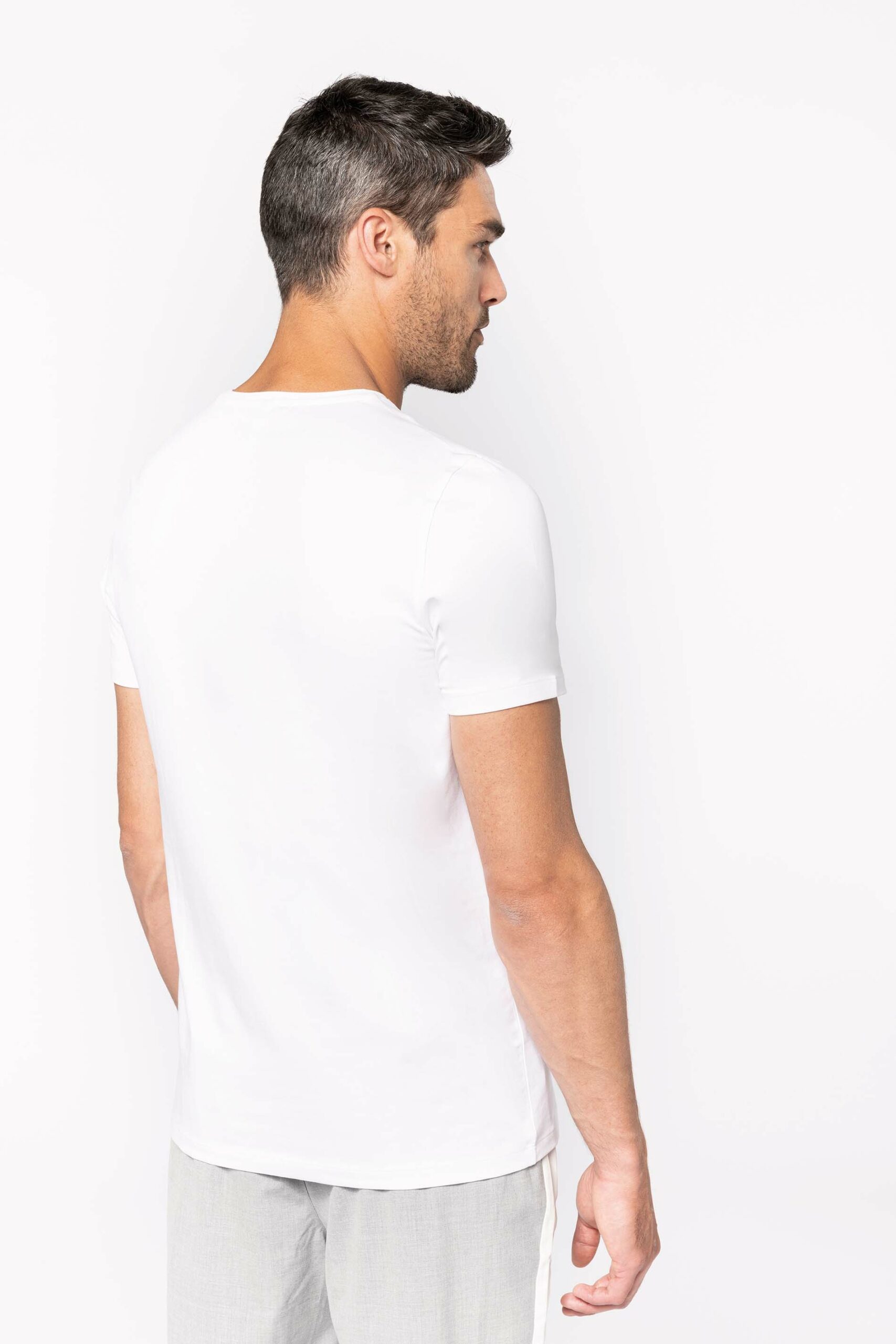 Men's short-sleeved V-neck t-shirt - Image 2