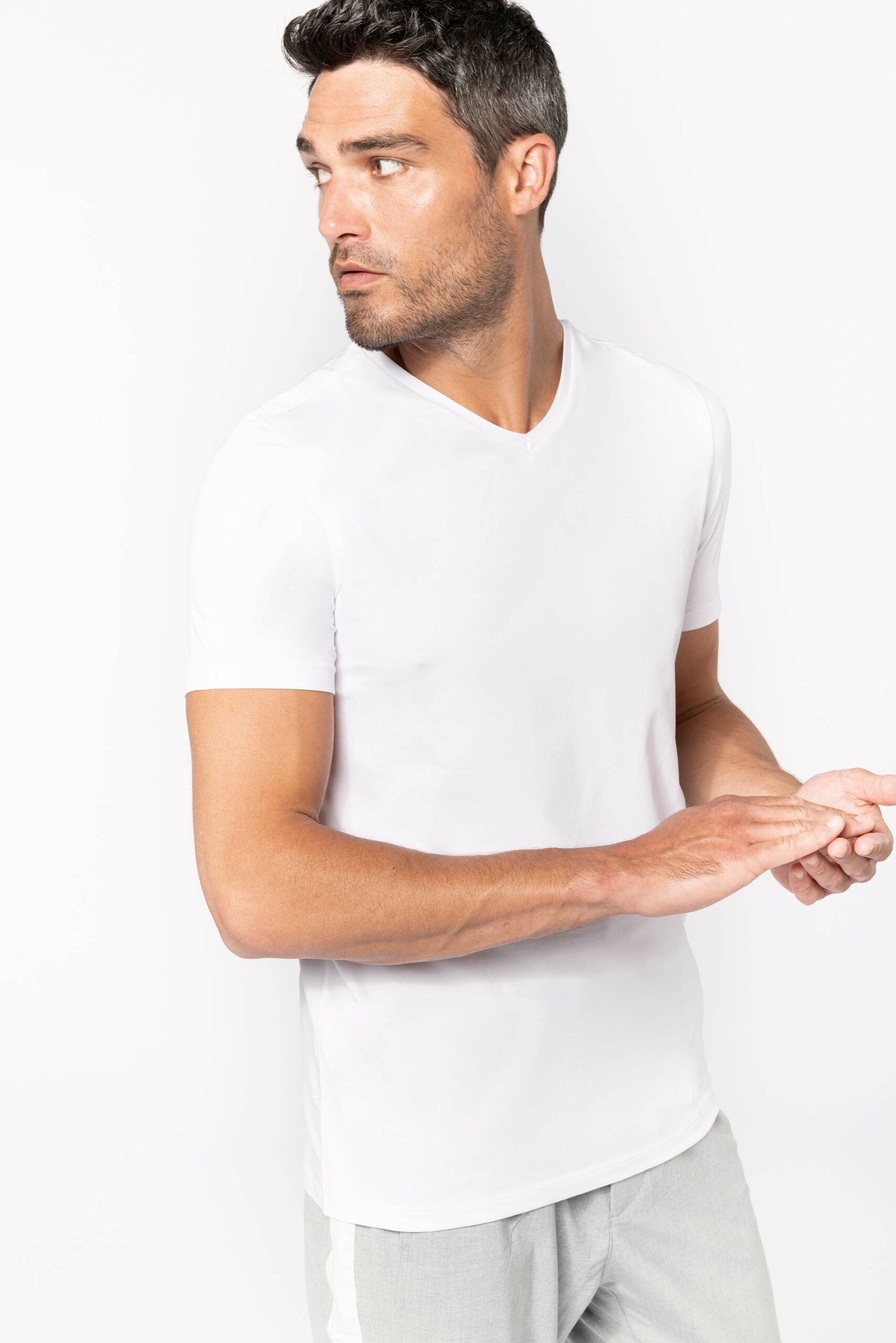 Men's short-sleeved V-neck t-shirt - Image 8