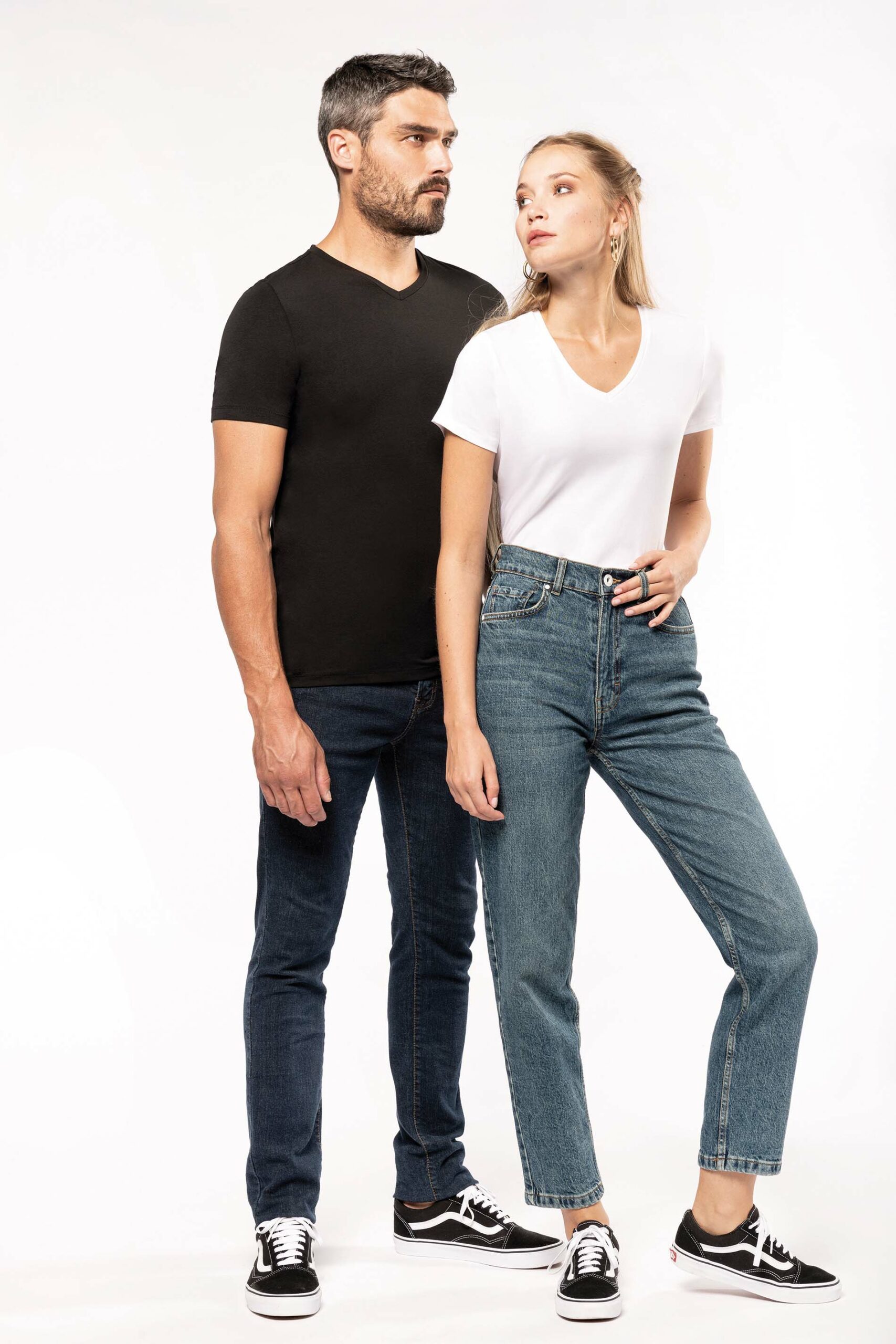 Men's short-sleeved V-neck t-shirt - Image 11