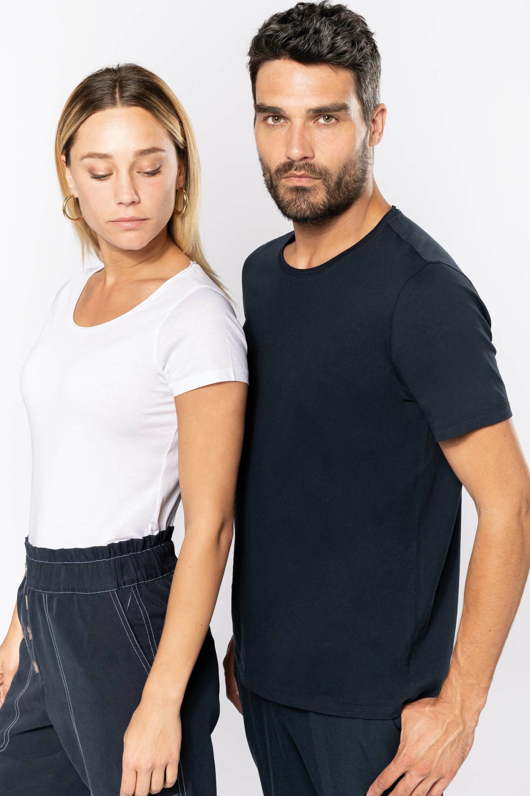 Men's short-sleeved organic t-shirt with raw edge neckline - Image 9